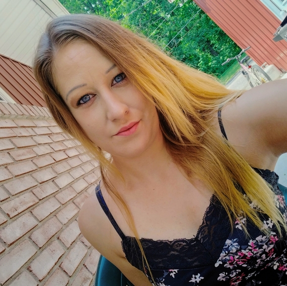 Meet your Posher, Amber - Picture 1 of 1